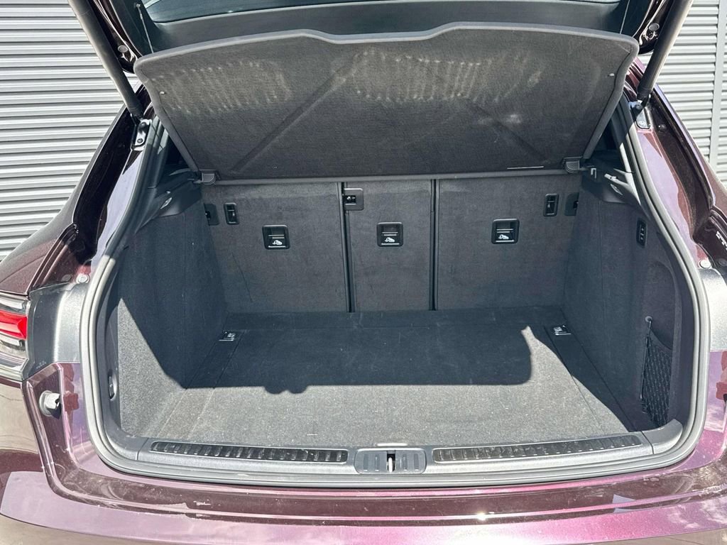 Used 2023 Porsche Macan Turbo image 13