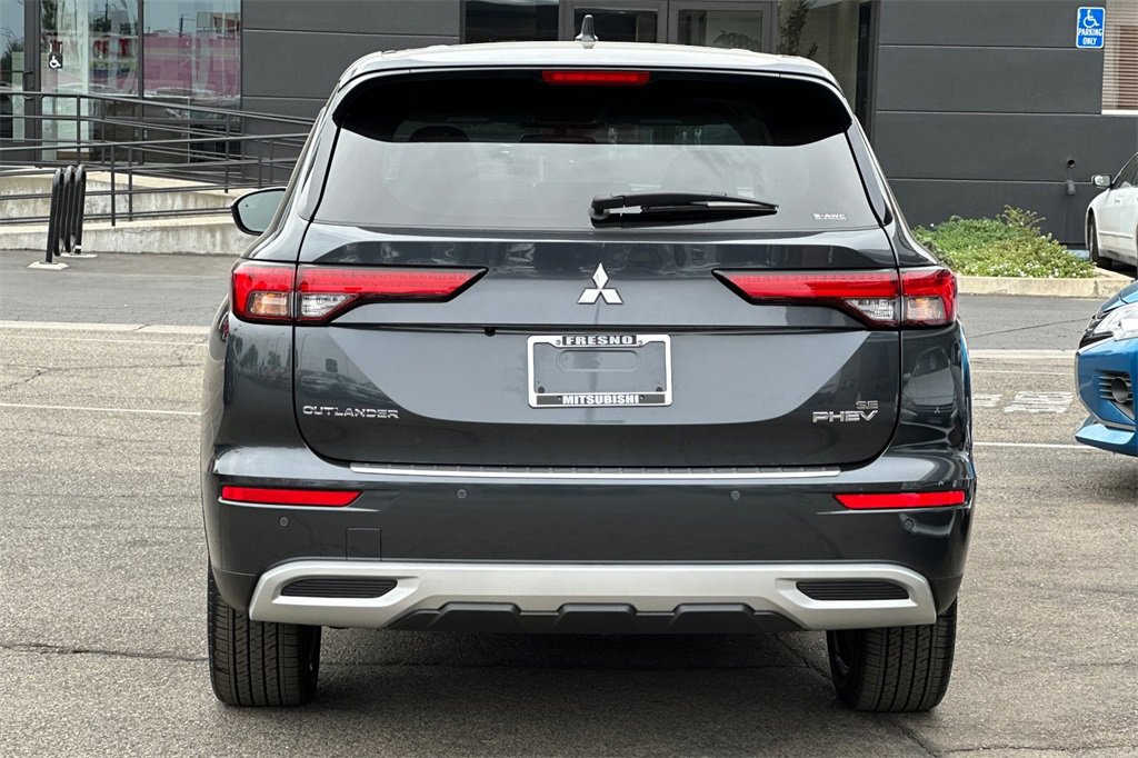 New 2025 Mitsubishi Outlander SE image 6