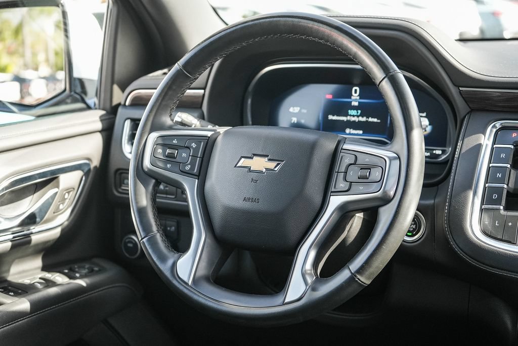 Used 2023 Chevrolet Suburban LT w/ Luxury Package RWD image 15