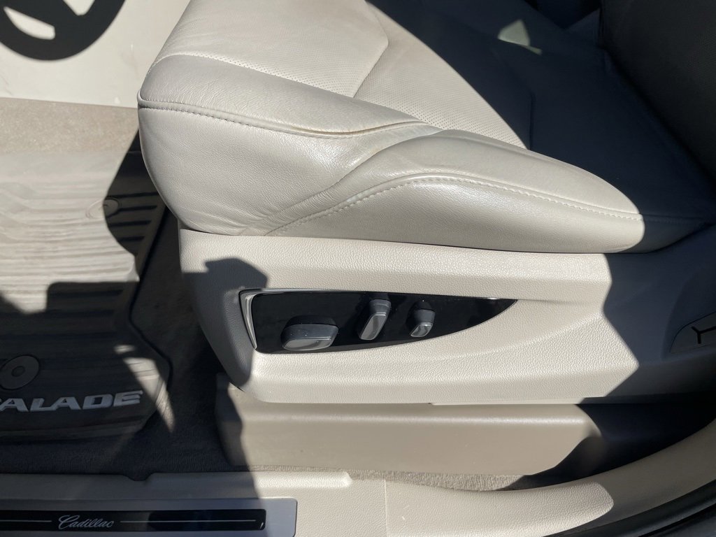 Used 2019 Cadillac Escalade Luxury image 11