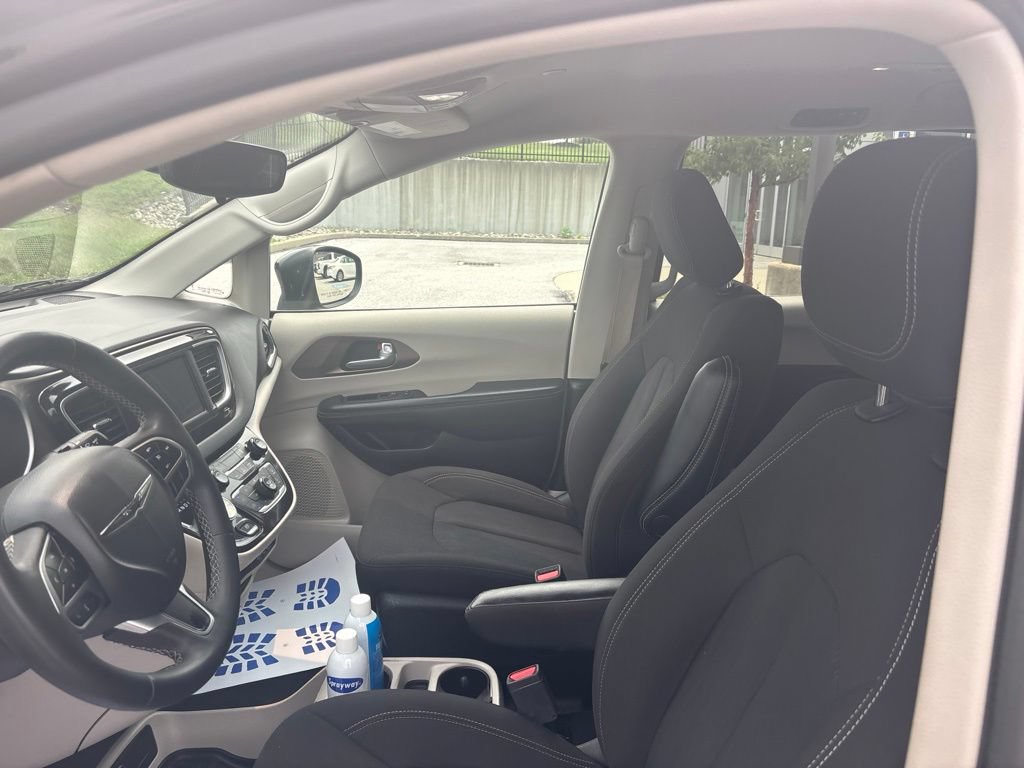 Used 2024 Chrysler Voyager LX FWD image 31