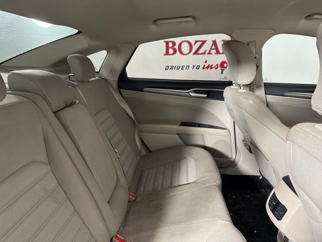 Used 2017 Ford Fusion SE FWD image 18