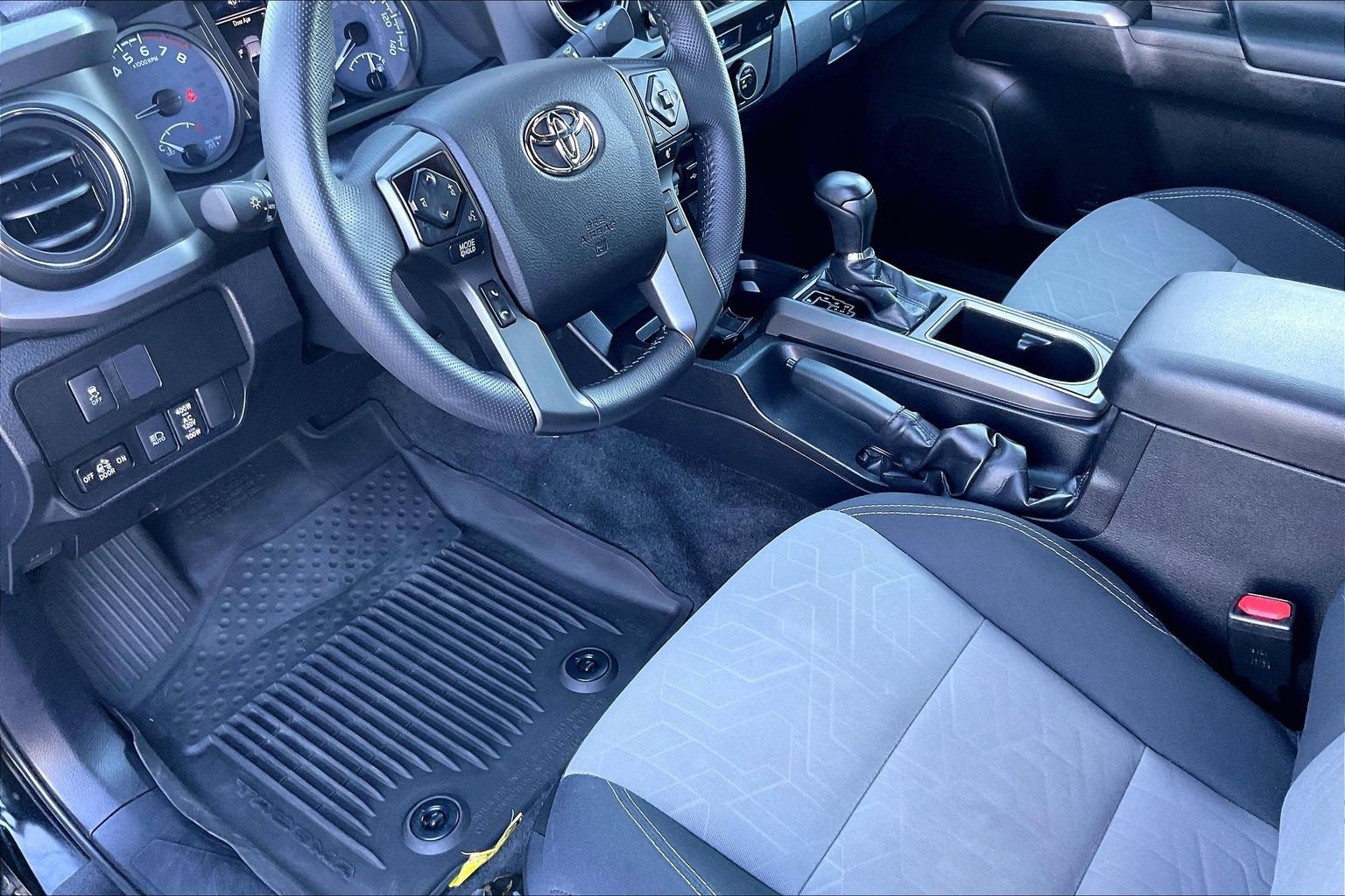 Used 2021 Toyota Tacoma TRD Off-Road w/ Technology Package image 14