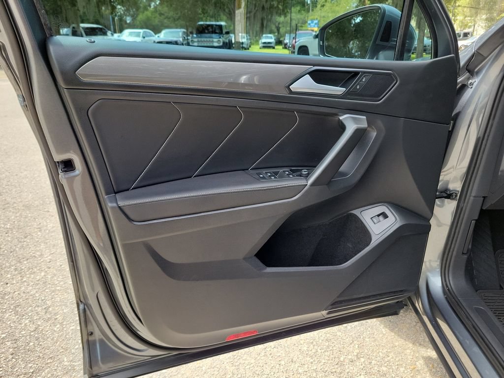 Used 2022 Volkswagen Tiguan SE w/ Panoramic Sunroof Package FWD image 19