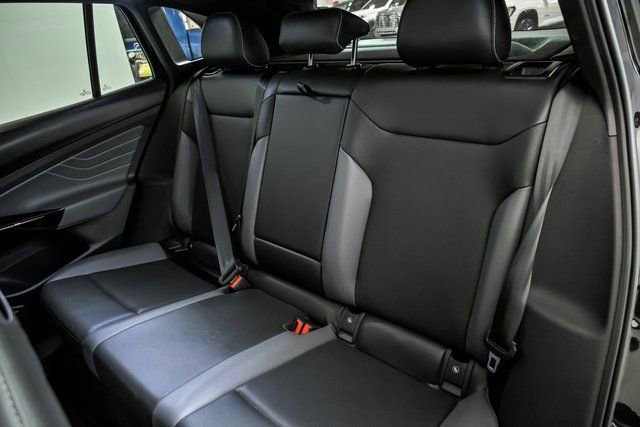 Used 2023 Volkswagen ID.4 Pro S Plus image 14