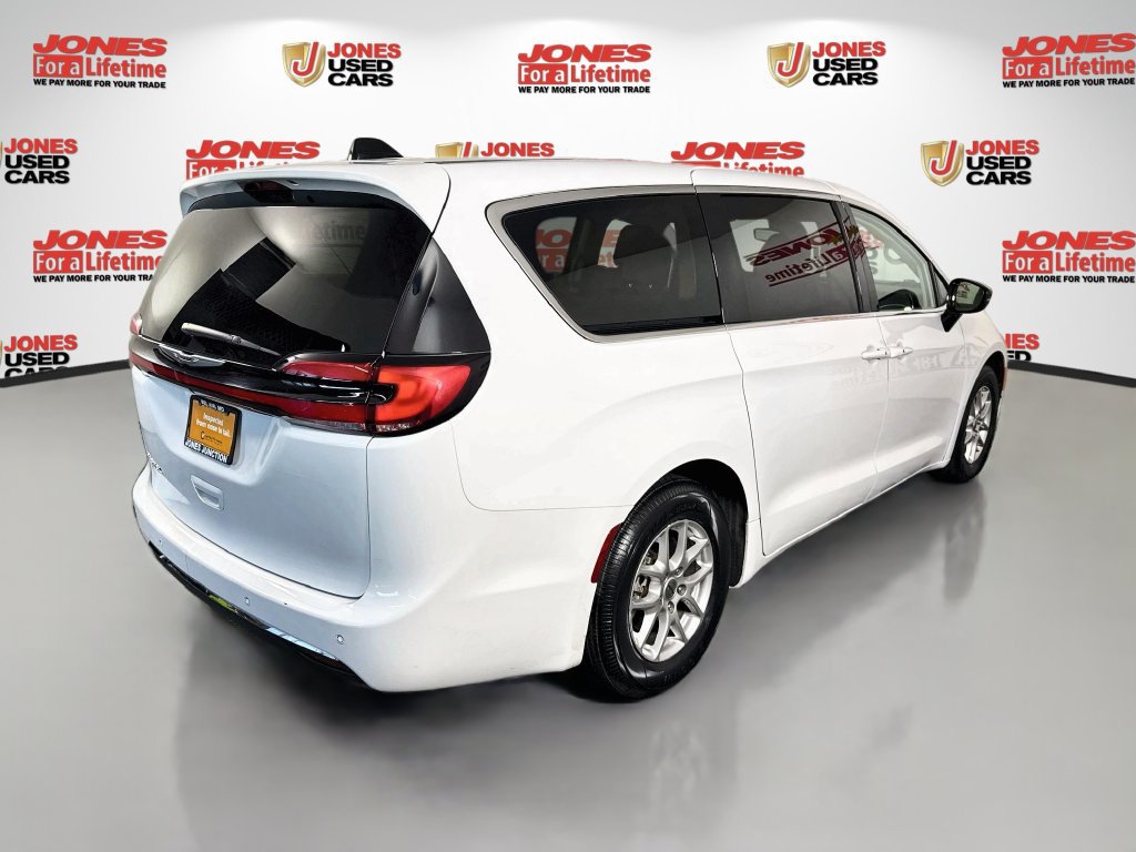 Used 2024 Chrysler Pacifica Touring-L FWD image 15