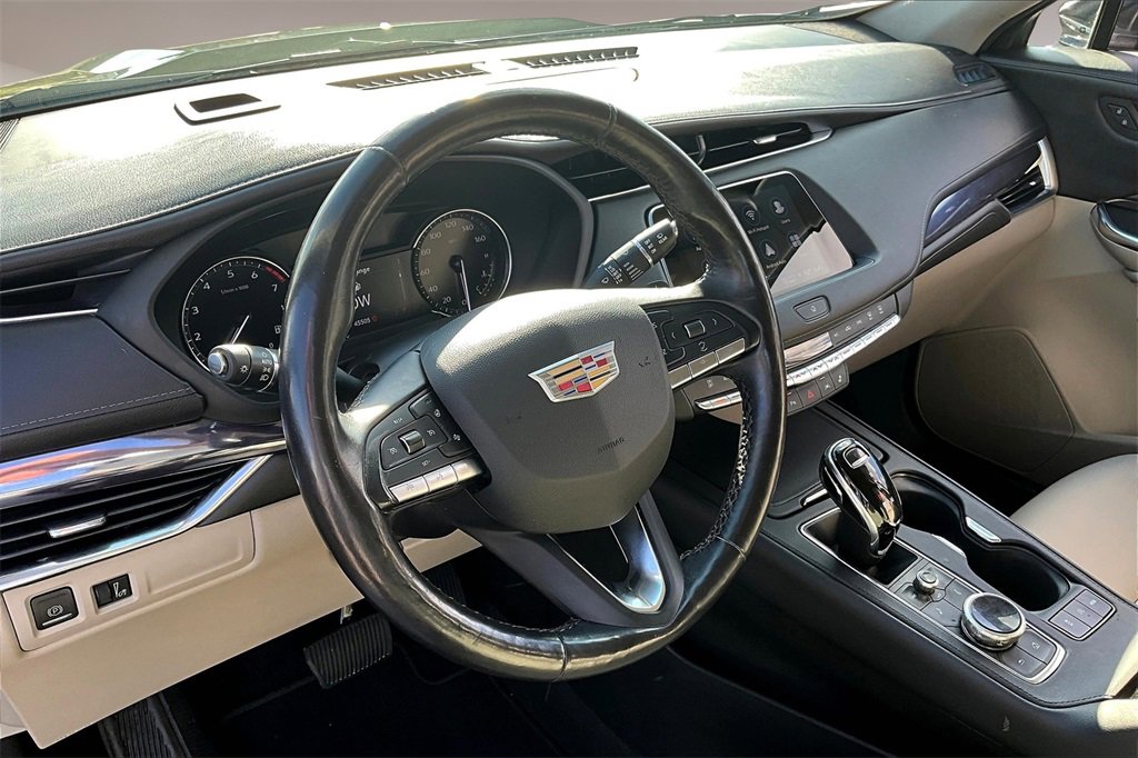 Certified 2023 Cadillac XT4 Luxury w/ Cold Weather Package image 13