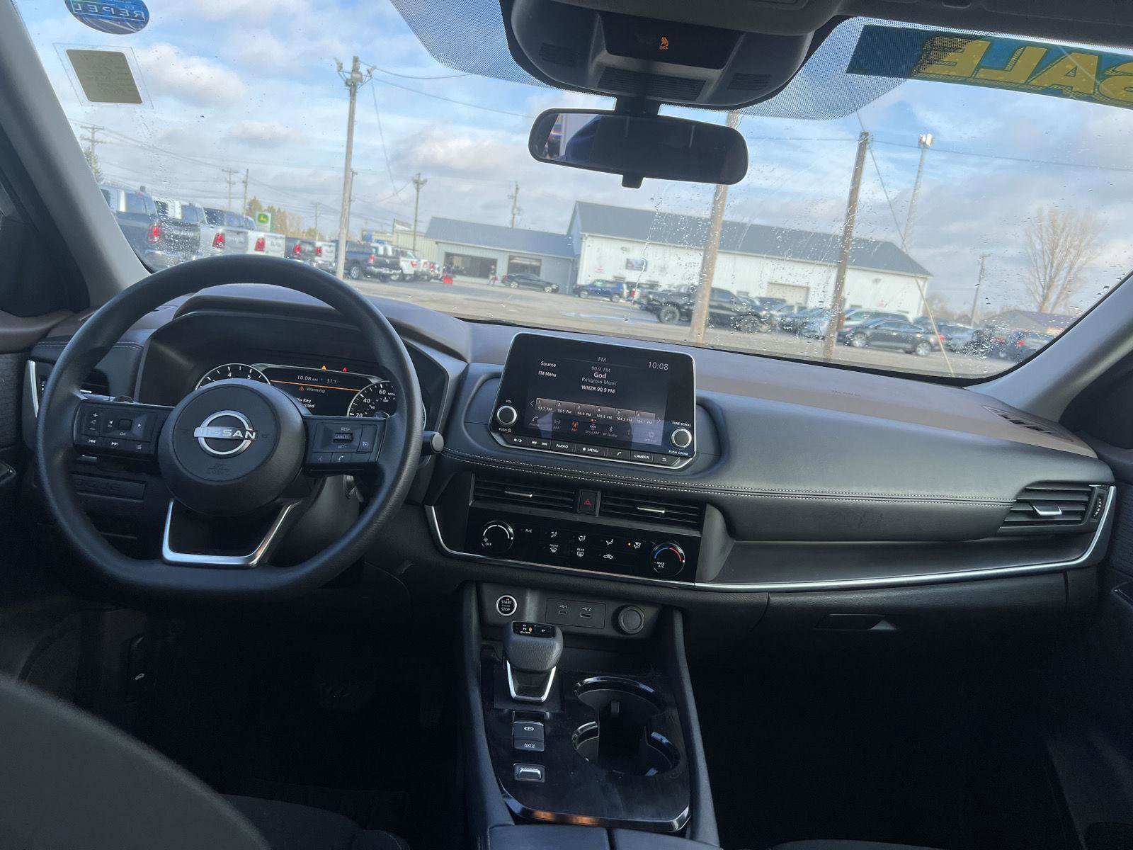 Used 2023 Nissan Rogue S image 28