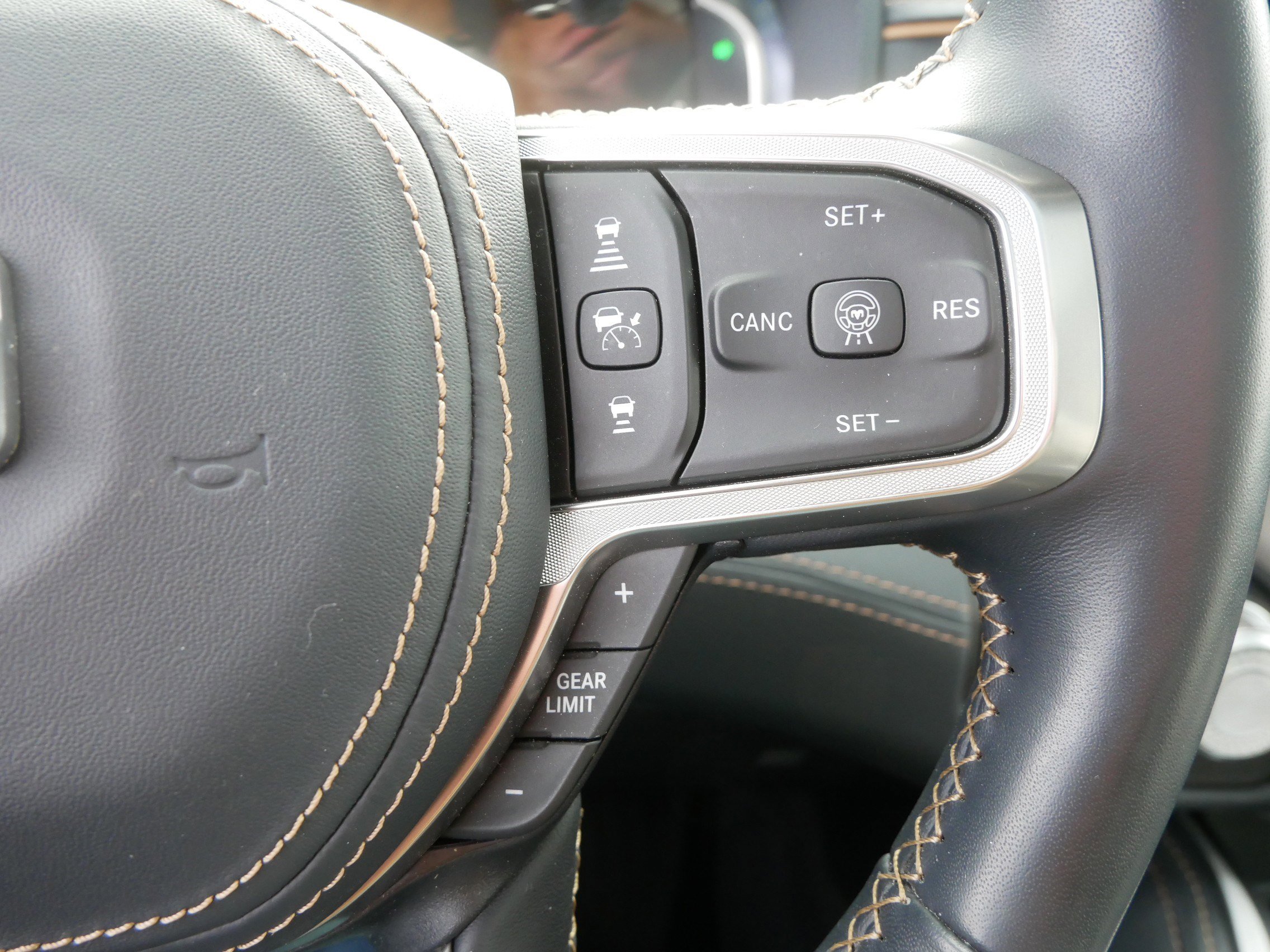 Used 2025 RAM 1500 Tungsten AWD/4WD image 29