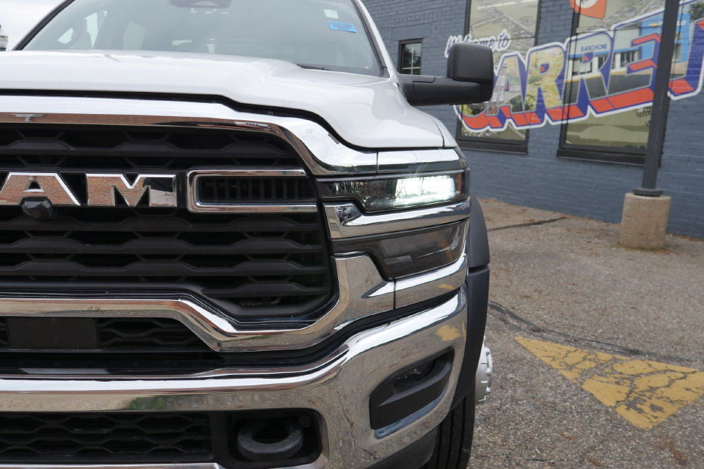 Used 2025 RAM 5500 Tradesman w/ Chrome Appearance Group AWD/4WD image 3