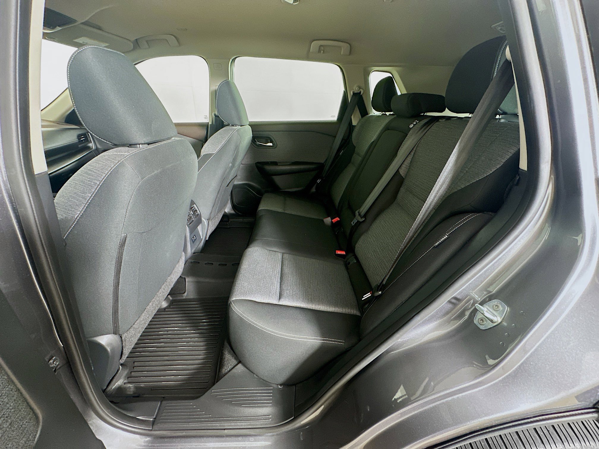 Used 2023 Nissan Rogue SV FWD image 26