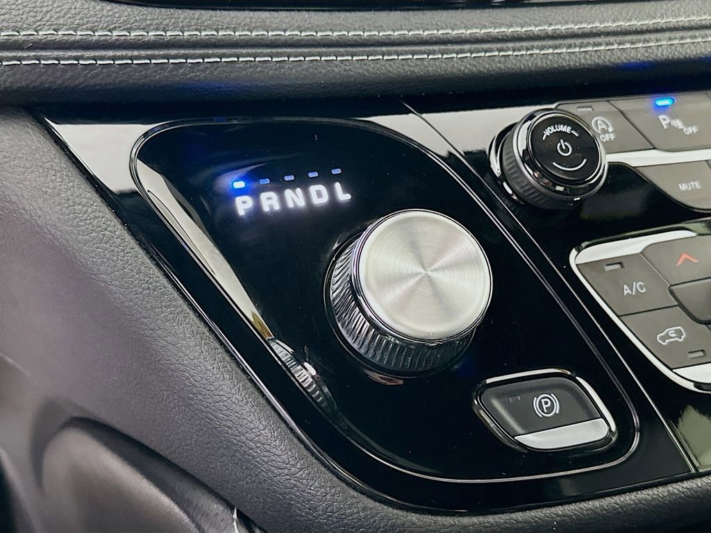 Certified 2025 Chrysler Pacifica Limited FWD image 26