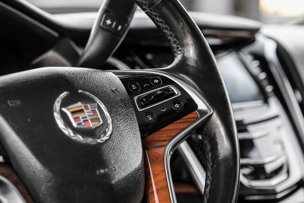 Used 2015 Cadillac Escalade Luxury image 17