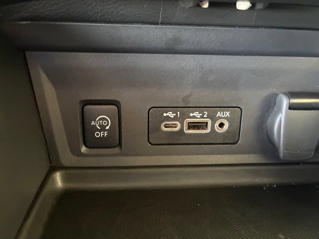 Used 2025 Nissan Sentra SV FWD image 12