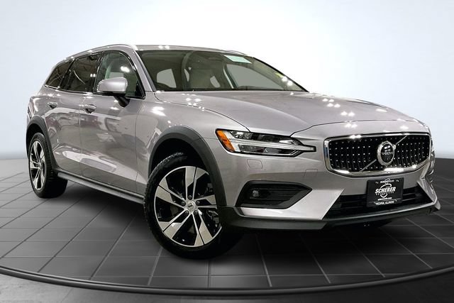 New 2026 Volvo V60 B5 Cross Country Plus w/ Climate Package AWD/4WD image 3