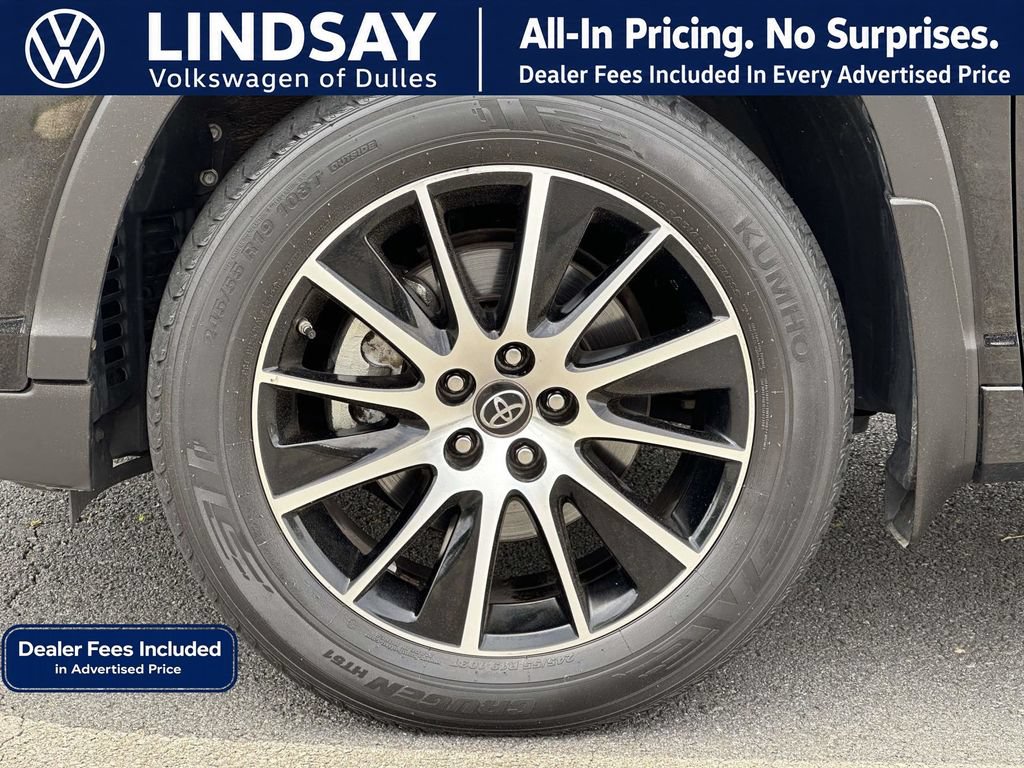 Used 2018 Toyota Highlander SE w/ Carpet Mat Package (TMS) AWD/4WD image 8