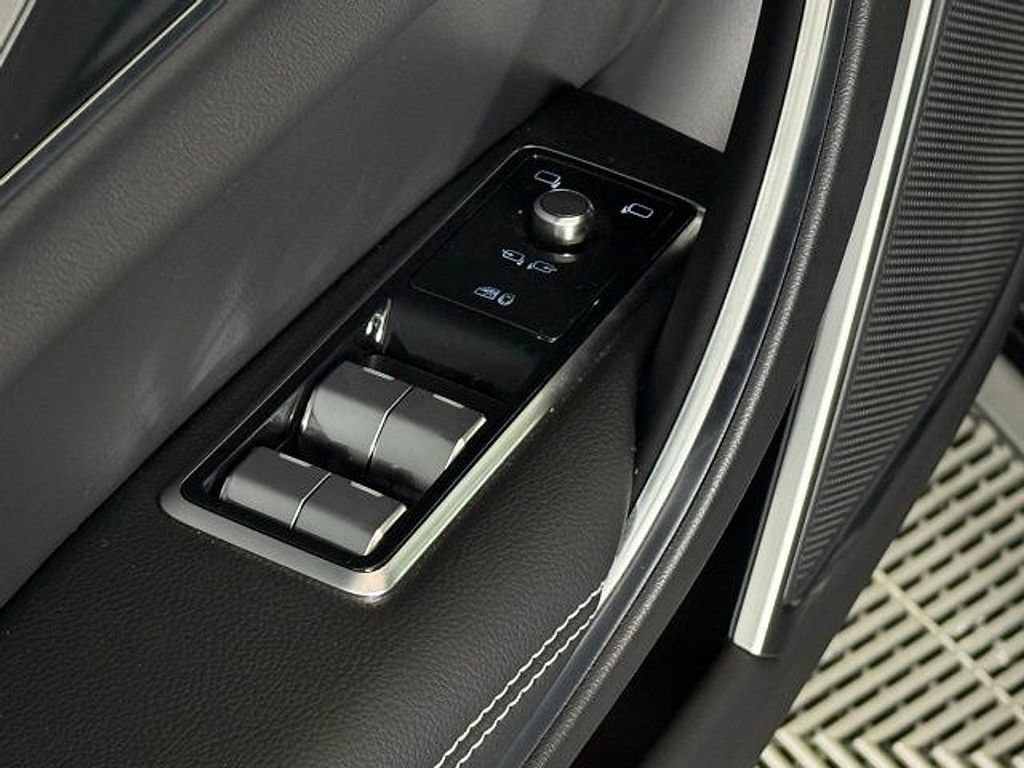 Certified 2024 Jaguar XF R-Dynamic SE AWD/4WD image 26