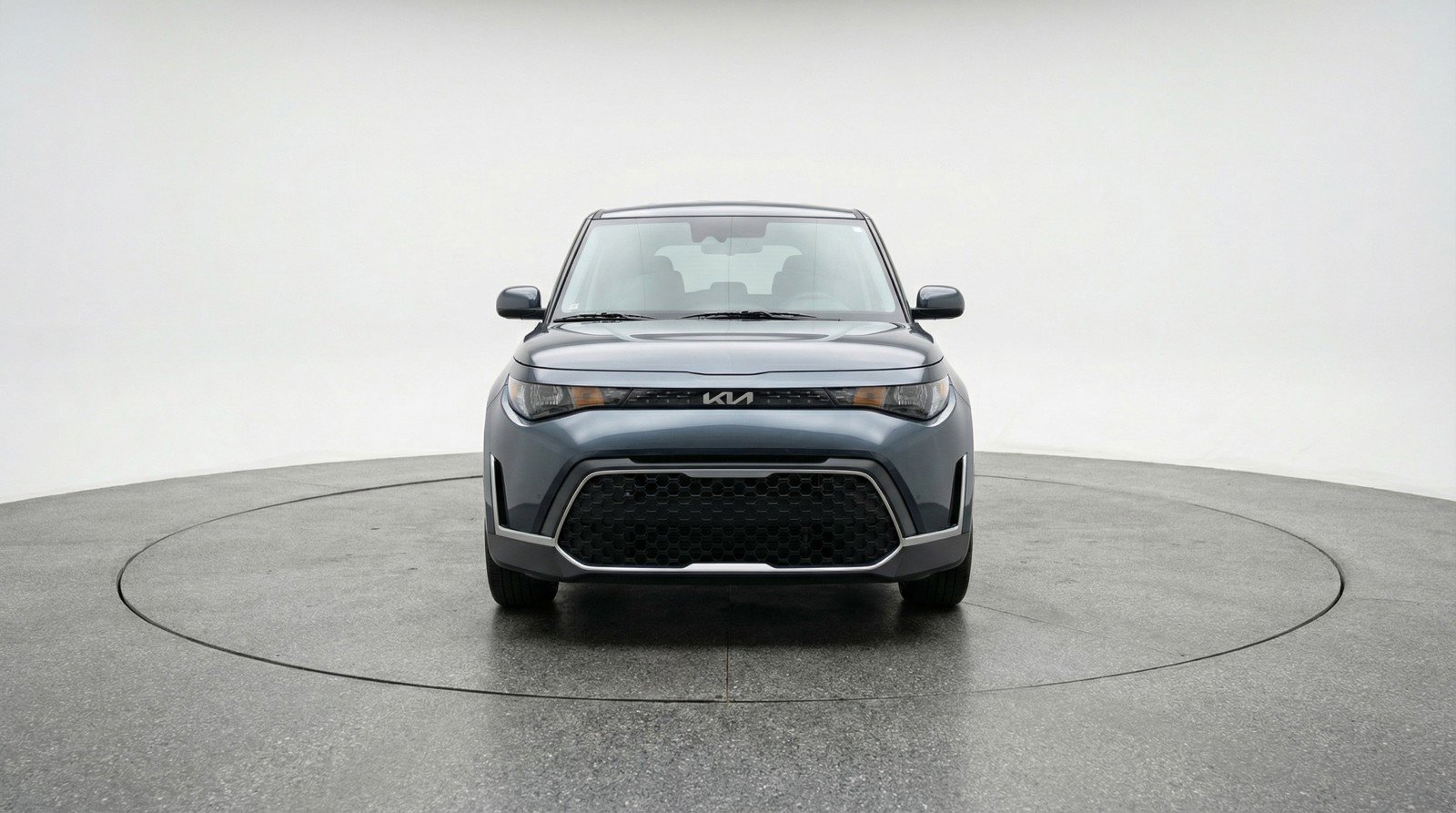 Used 2025 Kia Soul LX w/ LX Technology Package FWD image 2