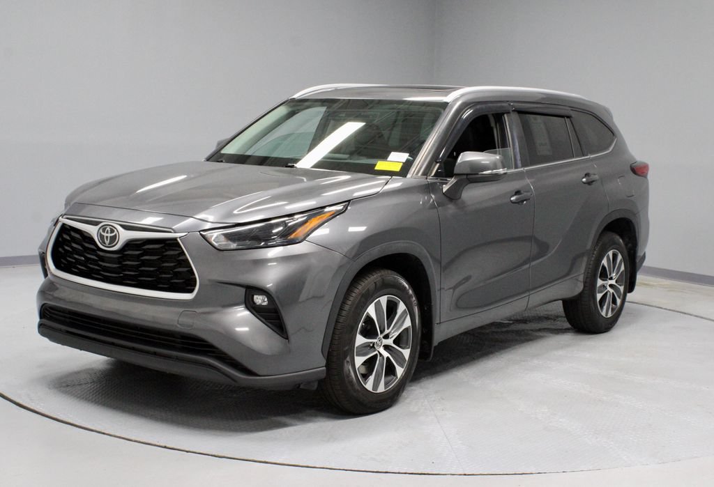 Used 2023 Toyota Highlander XLE AWD/4WD image 6