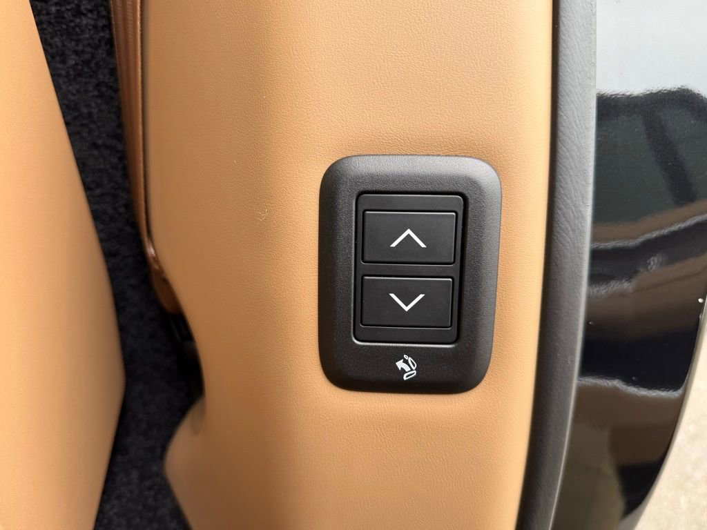 Used 2025 Land Rover Range Rover Long Wheelbase SE AWD/4WD image 37