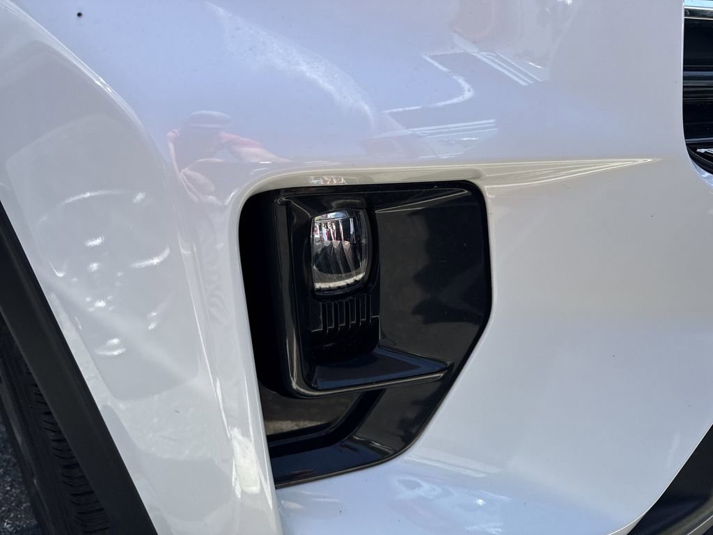 Used 2025 Ford Explorer Active w/ Active Comfort Package AWD/4WD image 3