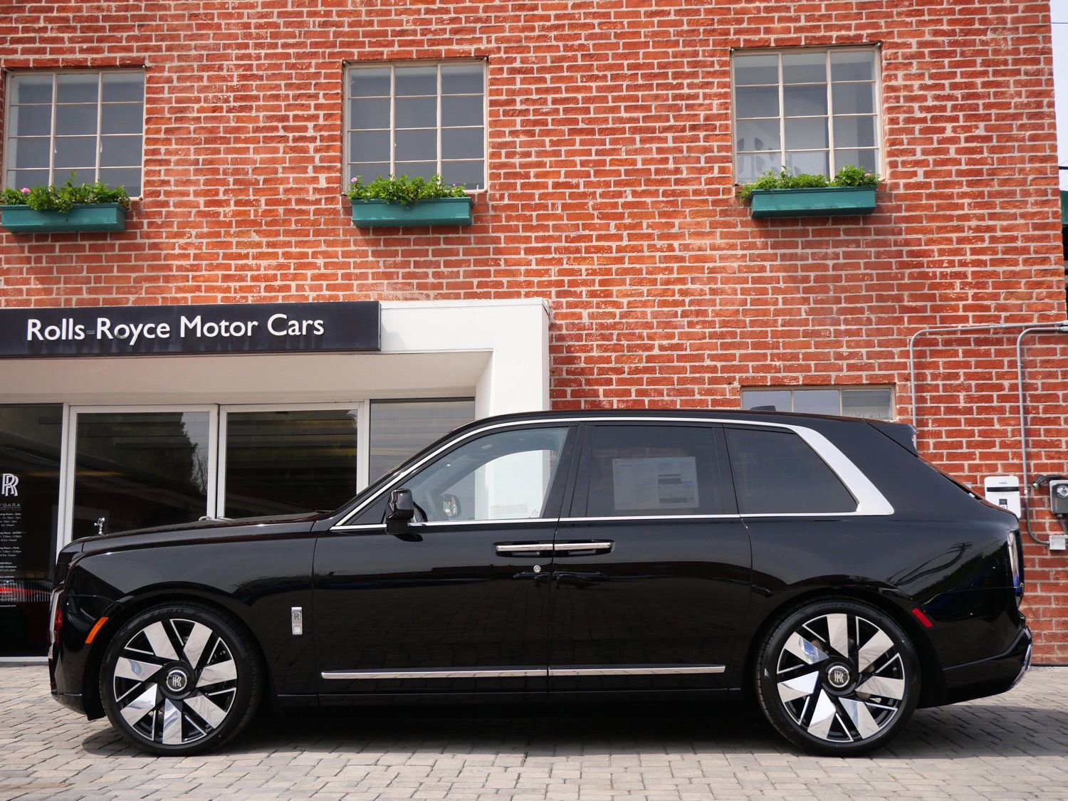 New 2026 Rolls-Royce Cullinan image 3