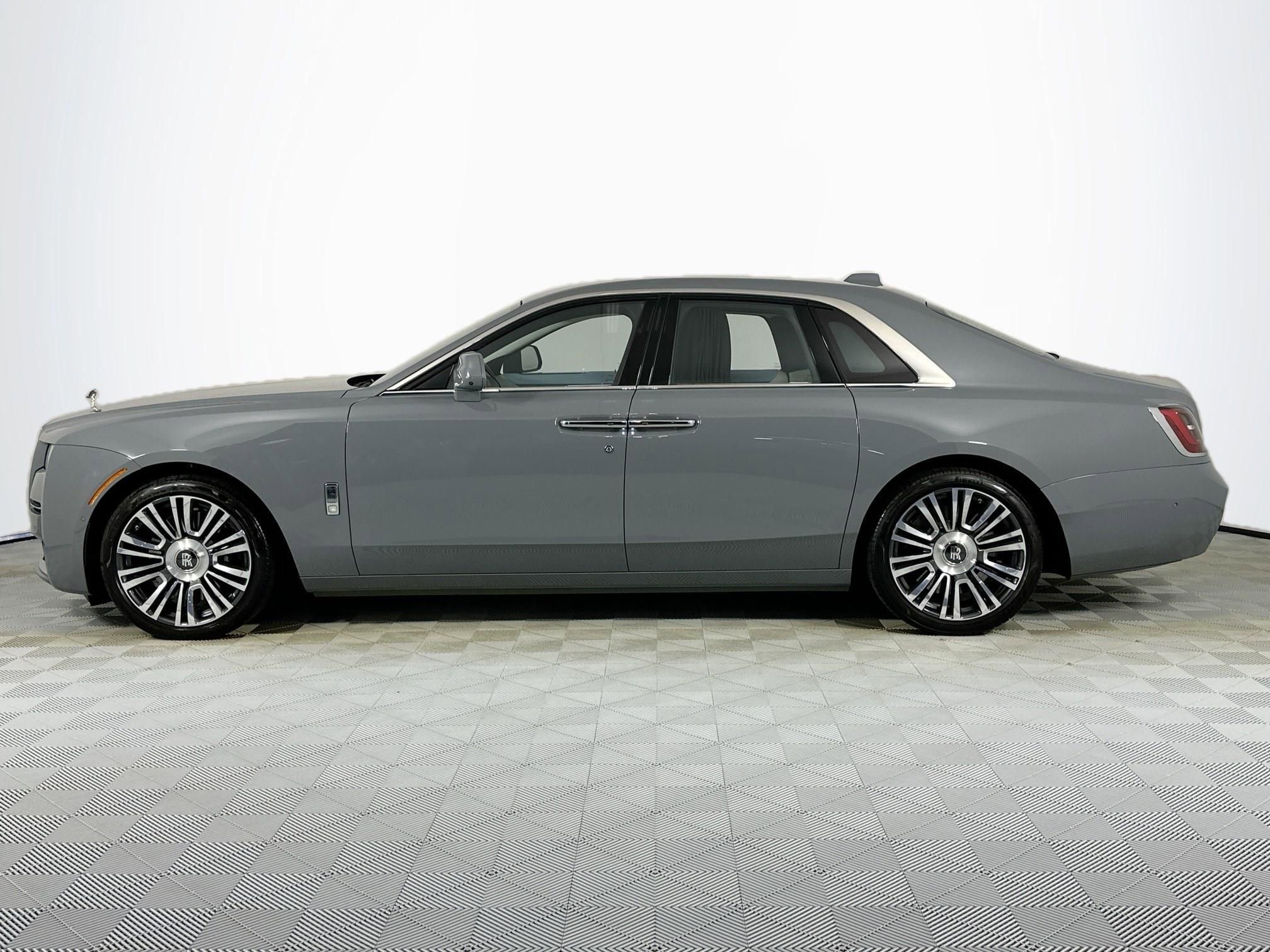 Used 2022 Rolls-Royce Ghost w/ Ghost Package image 3