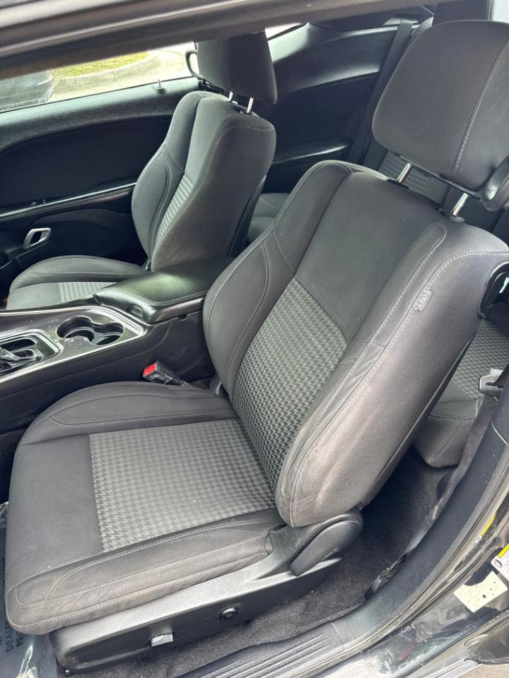 Used 2015 Dodge Challenger SXT RWD image 12