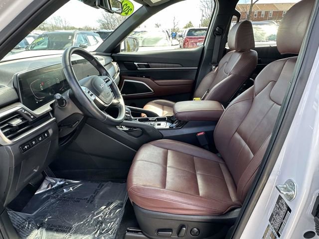 Used 2024 Kia Telluride EX w/ EX Captain's Chair Package image 19