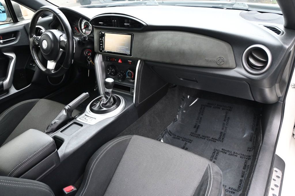 Used 2018 Toyota 86 RWD image 8