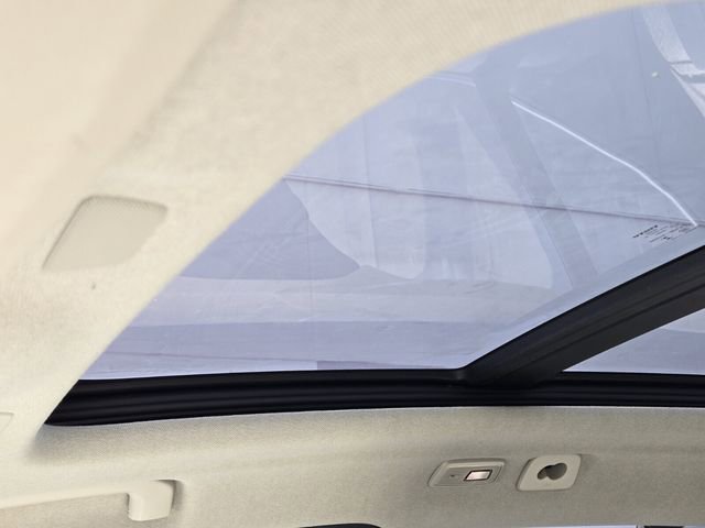 Certified 2024 Volvo XC40 B5 Plus image 21