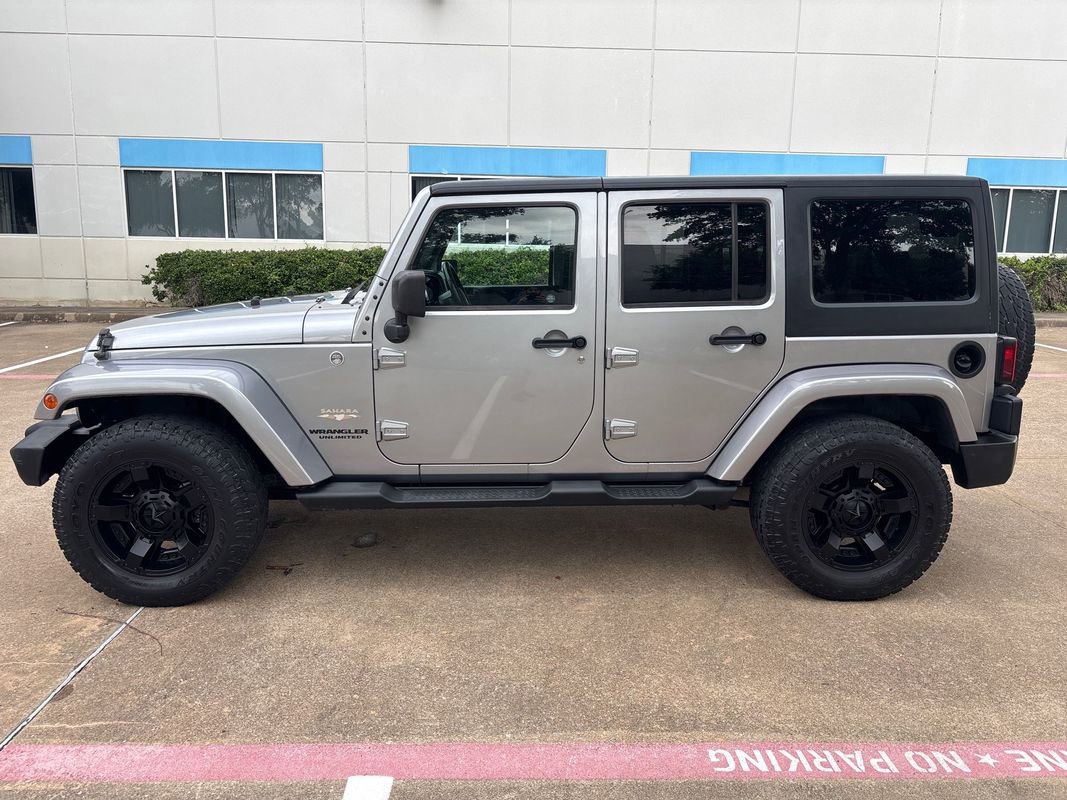 Used 2013 Jeep Wrangler Unlimited Sahara w/ Dual Top Group AWD/4WD image 5