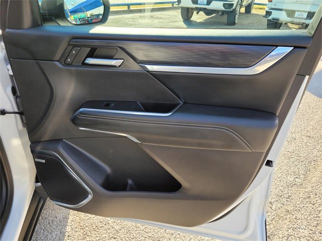 Used 2025 GMC Acadia Elevation image 9