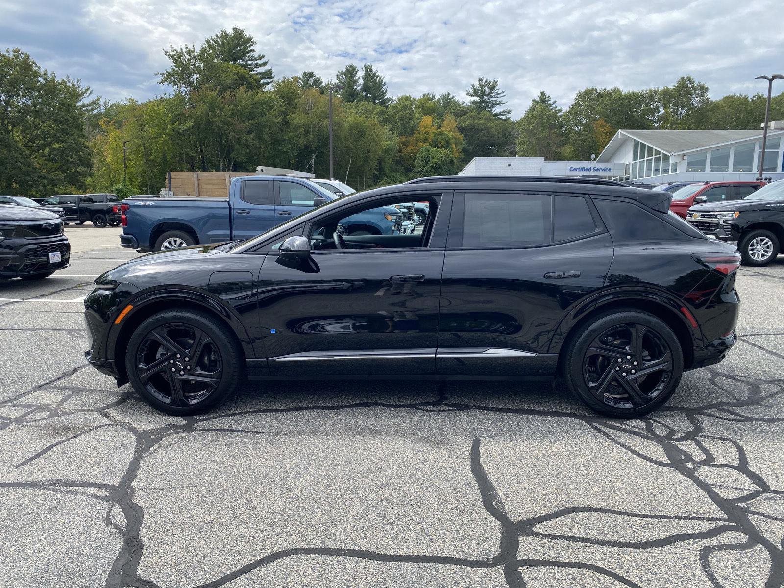 Used 2024 Chevrolet Equinox EV RS image 4