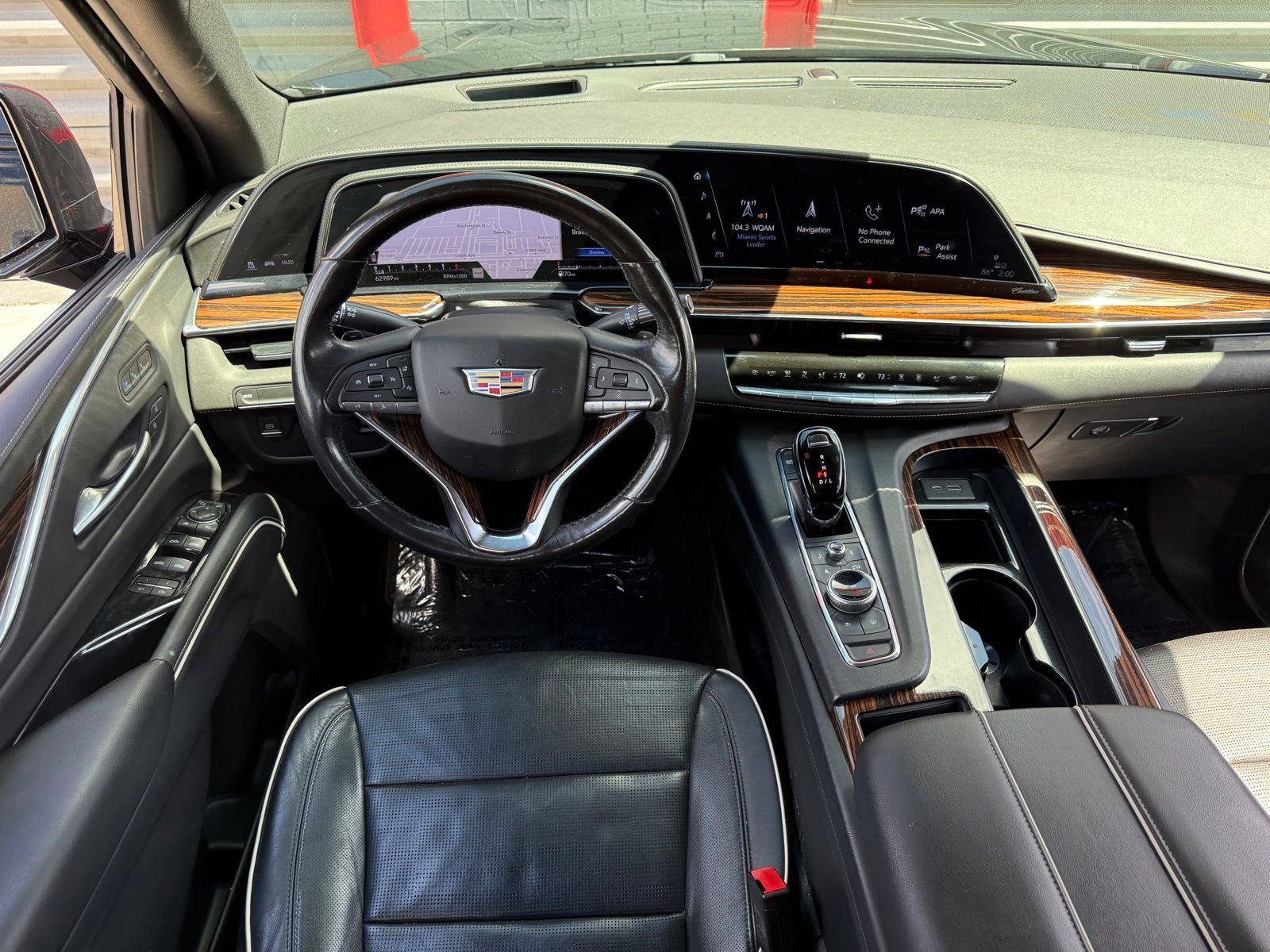 Used 2023 Cadillac Escalade Premium Luxury image 26