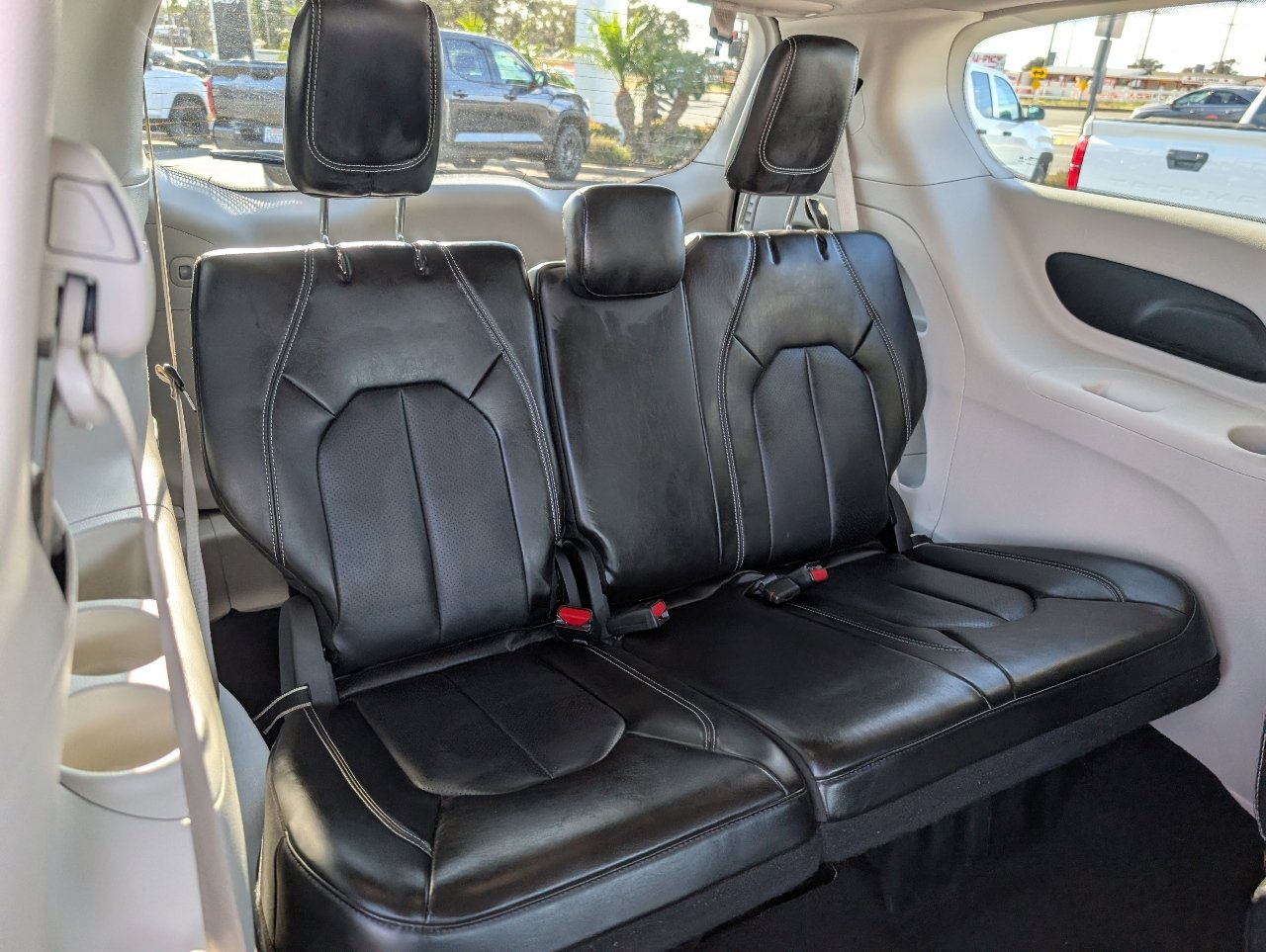 Used 2024 Chrysler Pacifica Touring-L image 6