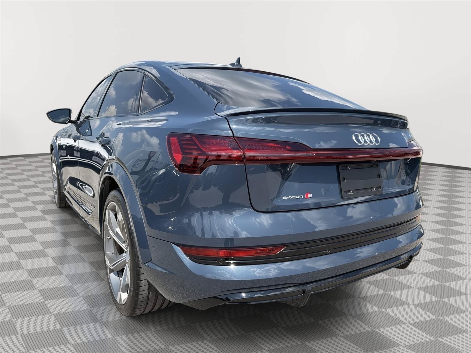 Used 2023 Audi e-tron S Prestige w/ Prestige Package AWD/4WD image 3