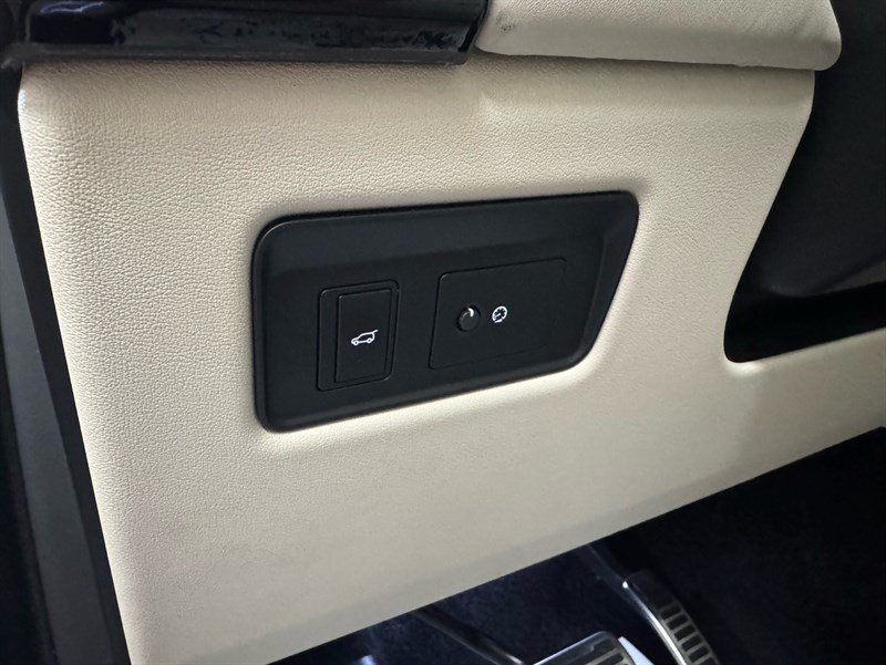 Used 2021 Land Rover Range Rover P525 Westminster Edition LWB AWD/4WD image 15