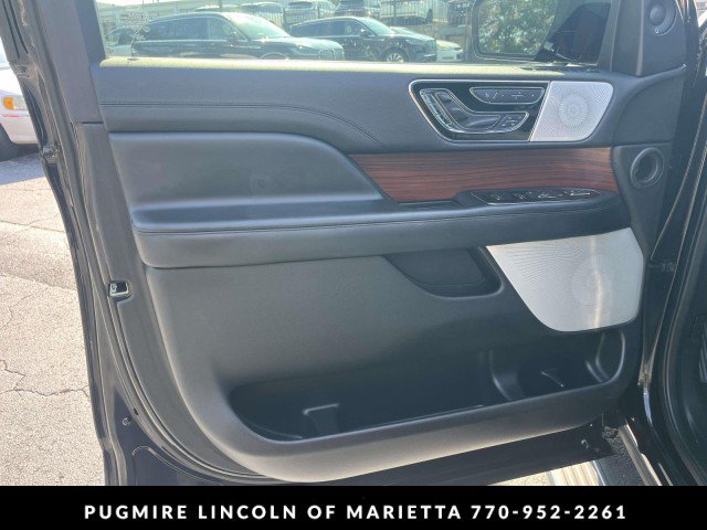 Used 2021 Lincoln Navigator Reserve w/ Luxury Package AWD/4WD image 12
