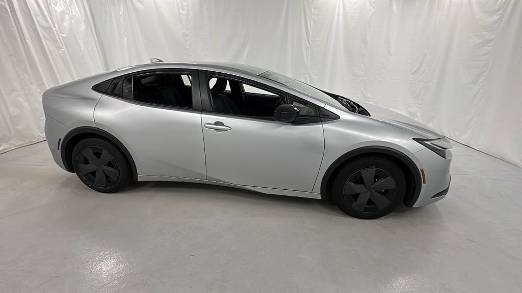 Used 2024 Toyota Prius LE image 2