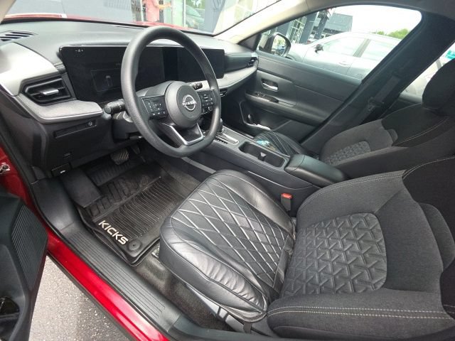 Used 2025 Nissan Kicks SV FWD image 10