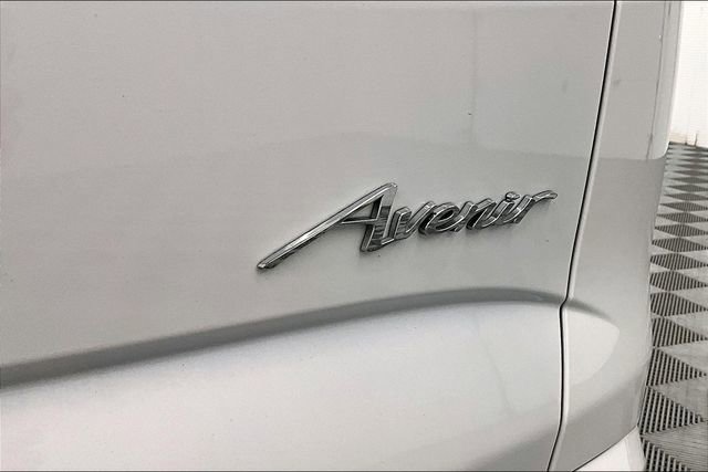 Used 2023 Buick Enclave Avenir w/ Avenir Technology Package FWD image 9
