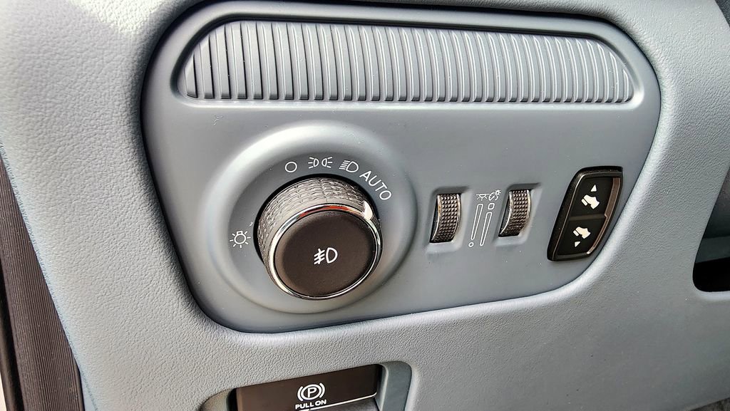 Used 2024 Jeep Grand Wagoneer L Series III w/ Rear Seat Video Group 1 AWD/4WD image 24