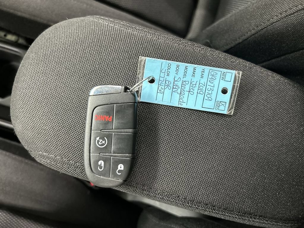 Used 2019 Jeep Renegade Sport w/ Sport Appearance Group AWD/4WD image 12