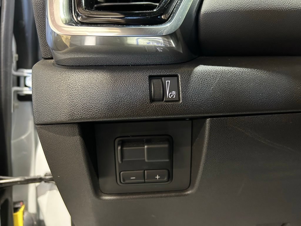 Used 2024 GMC Canyon Elevation w/ Trailering Package RWD image 18