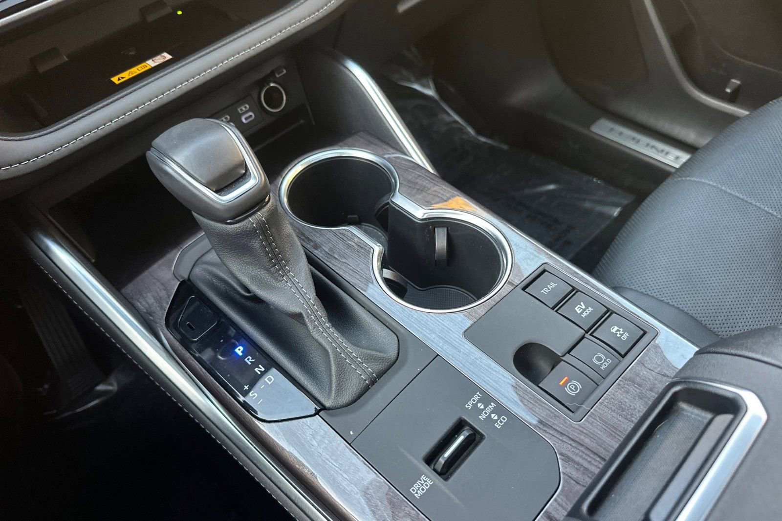 Used 2024 Toyota Highlander Limited image 20