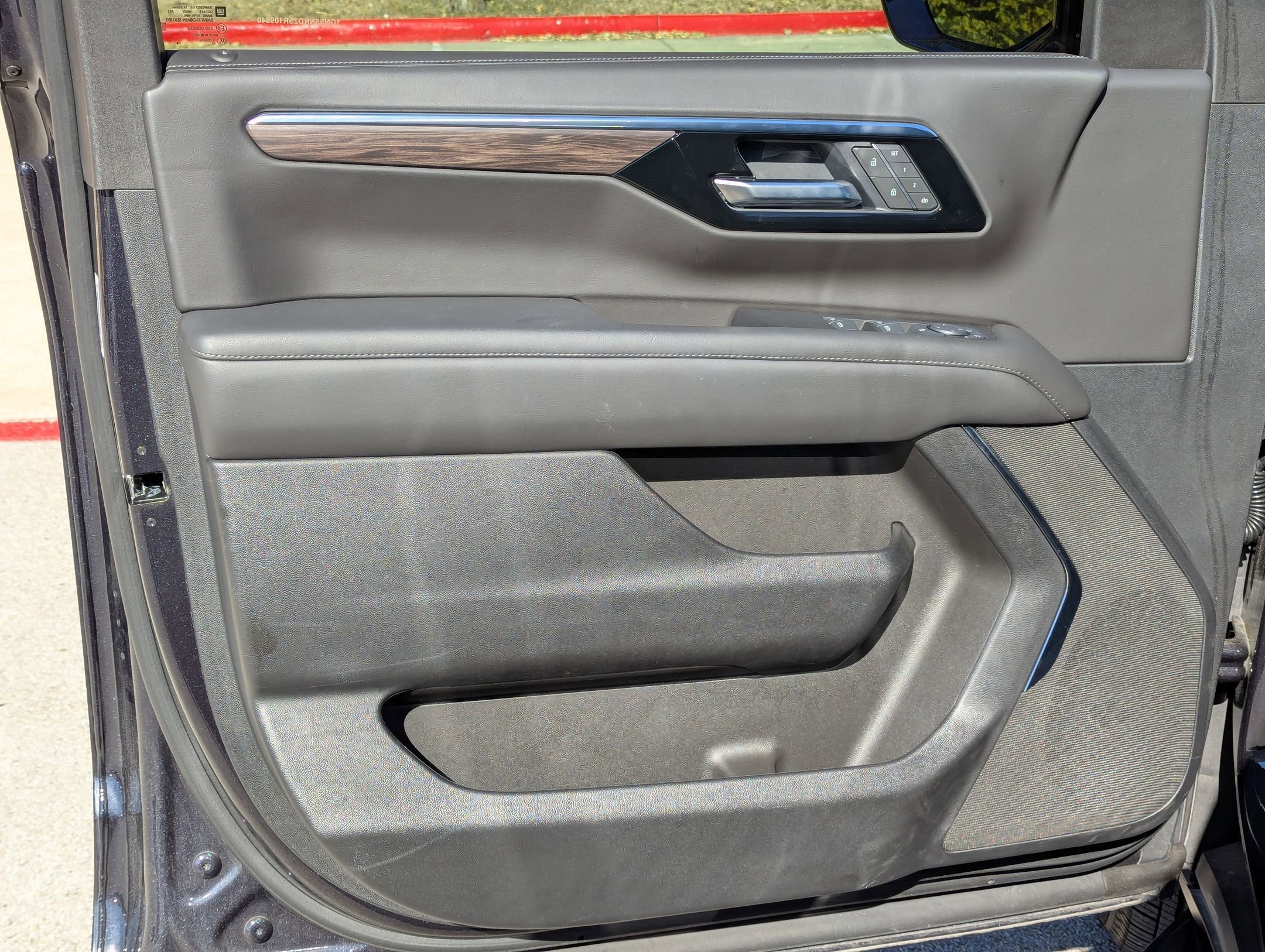 Used 2025 Chevrolet Tahoe LT image 11