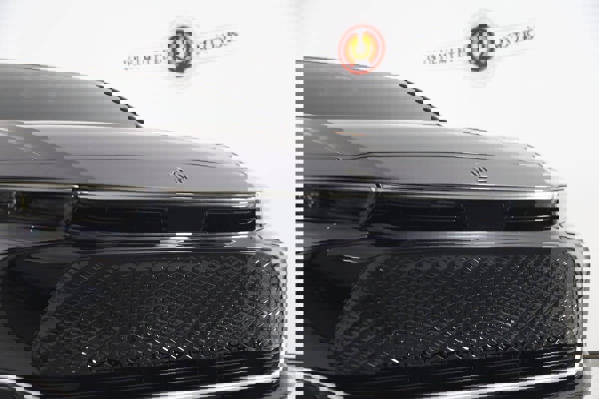 Used 2024 Toyota Crown XLE image 19