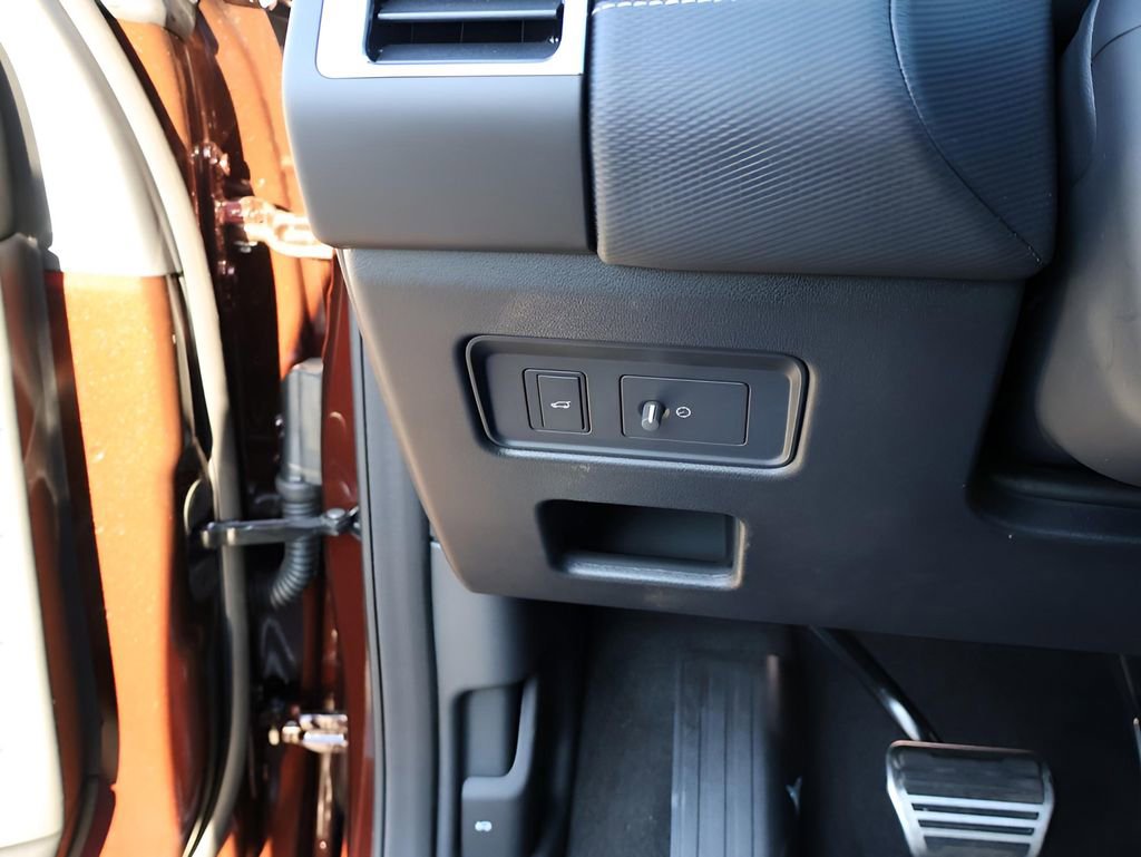 New 2026 Land Rover Discovery Limited Edition image 36