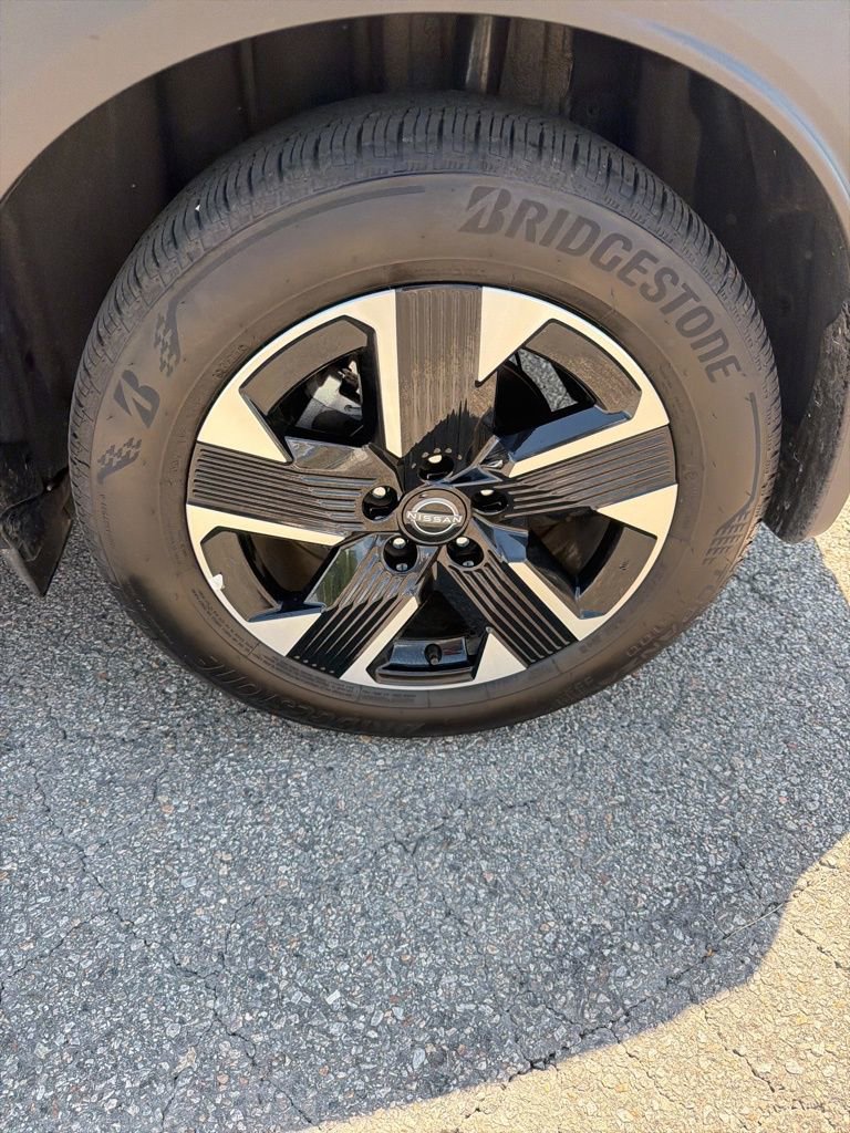 Used 2025 Nissan Kicks SV image 11